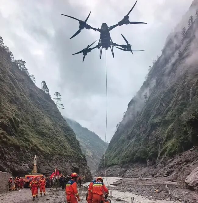 图片3-应急管理部调派“雨燕应急”无人机组！持续支持西藏吉隆泥石流灾害救援.jpg